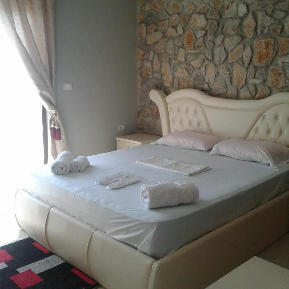 Stone Dream Hotell Pogradec Exteriör bild